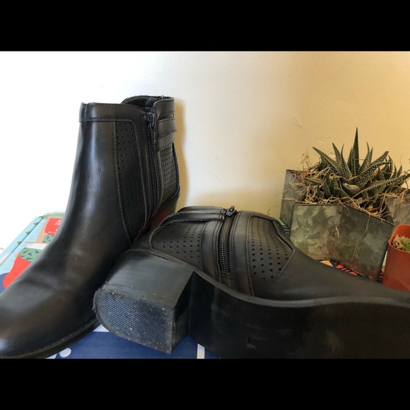 Black Leather Western style Bootie! - Picture 5 of 7